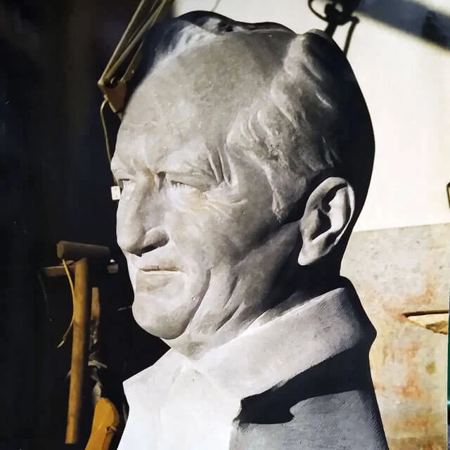 Leopold Bachmann, marmur szlifowany - Tomasz Rodziński - Tomasz Rodziński artysta rzeźbiarz z Wrocławia